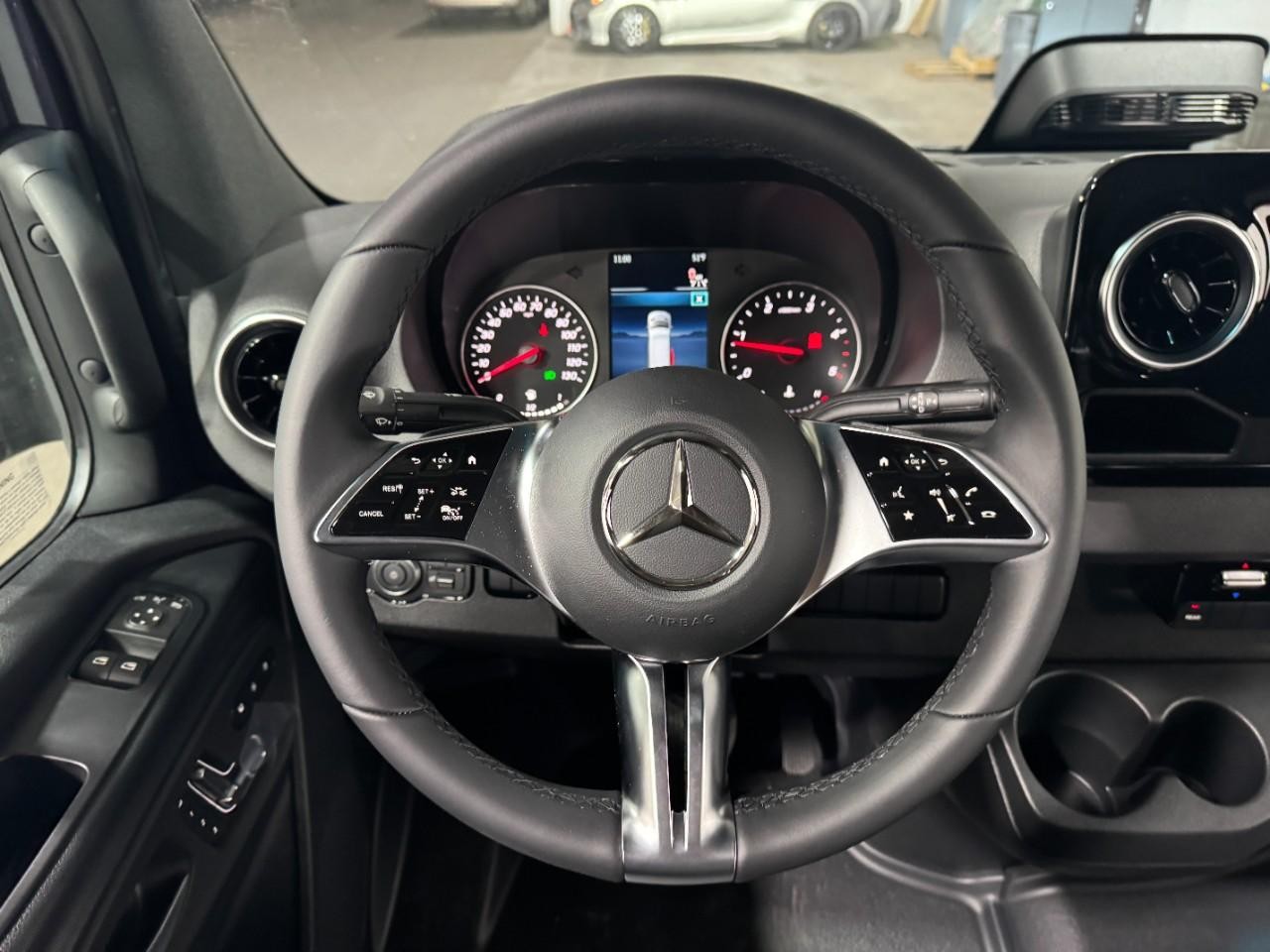 Mercedes-Benz Sprinter Passenger Van Vehicle Full-screen Gallery Image 15