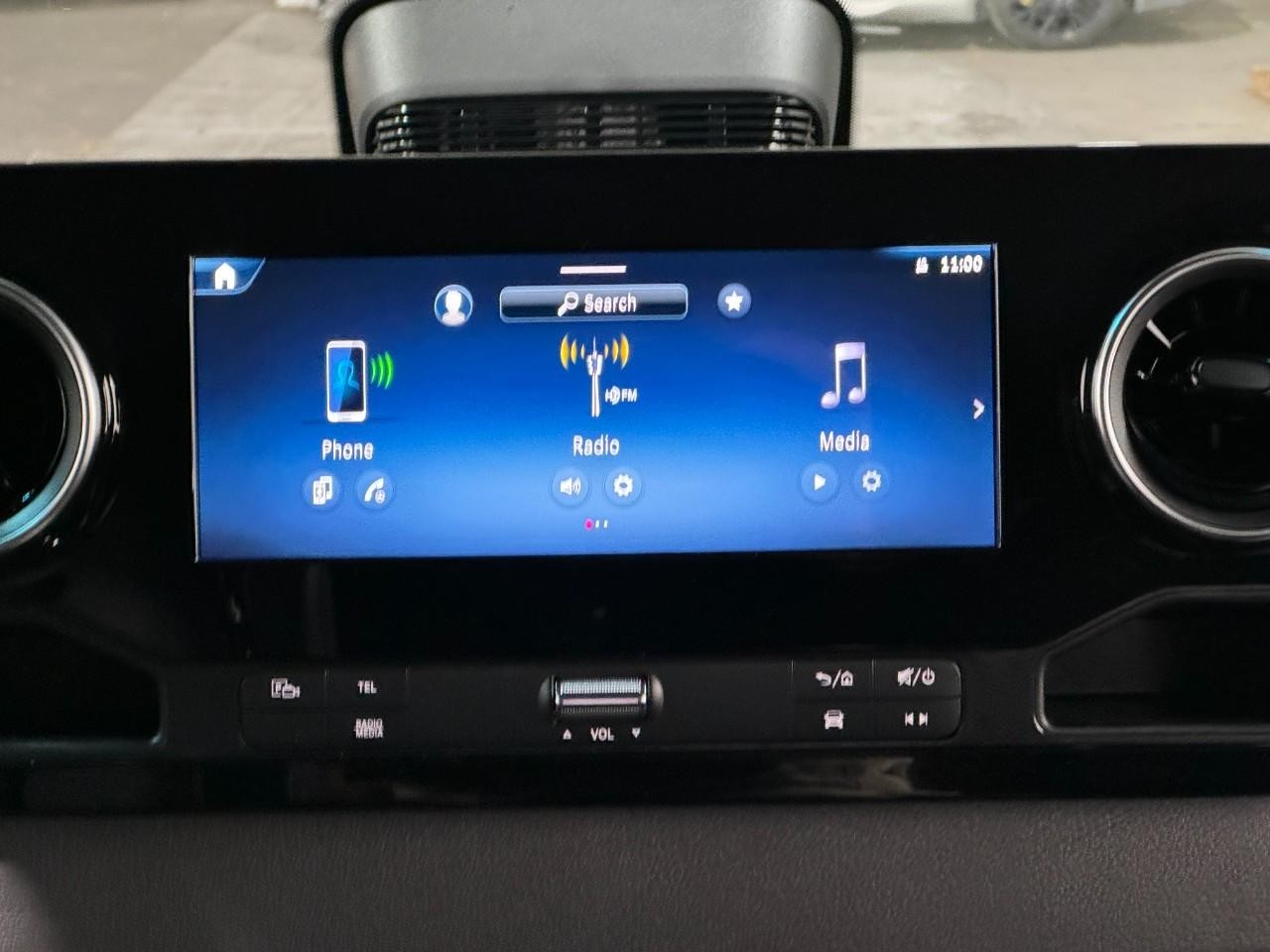 Mercedes-Benz Sprinter Passenger Van Vehicle Full-screen Gallery Image 16