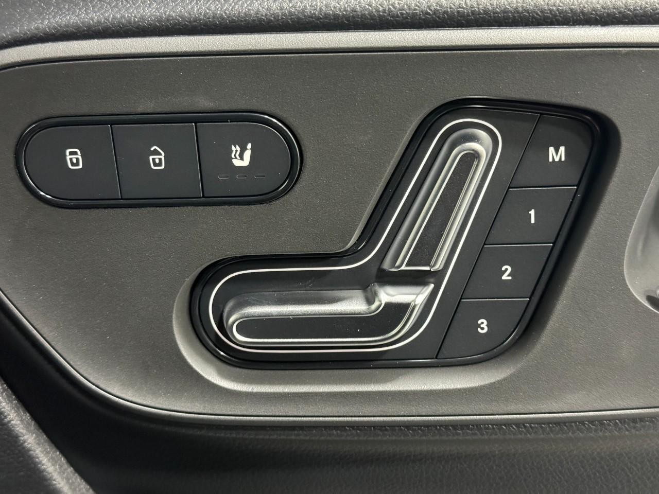 Mercedes-Benz Sprinter Passenger Van Vehicle Full-screen Gallery Image 23