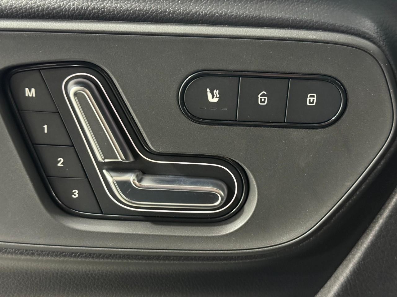 Mercedes-Benz Sprinter Passenger Van Vehicle Full-screen Gallery Image 25