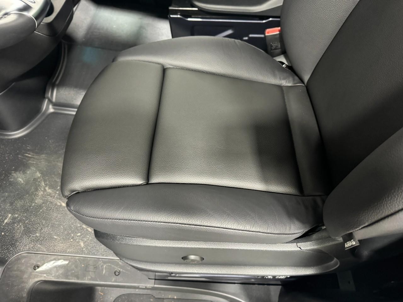 Mercedes-Benz Sprinter Passenger Van Vehicle Full-screen Gallery Image 27