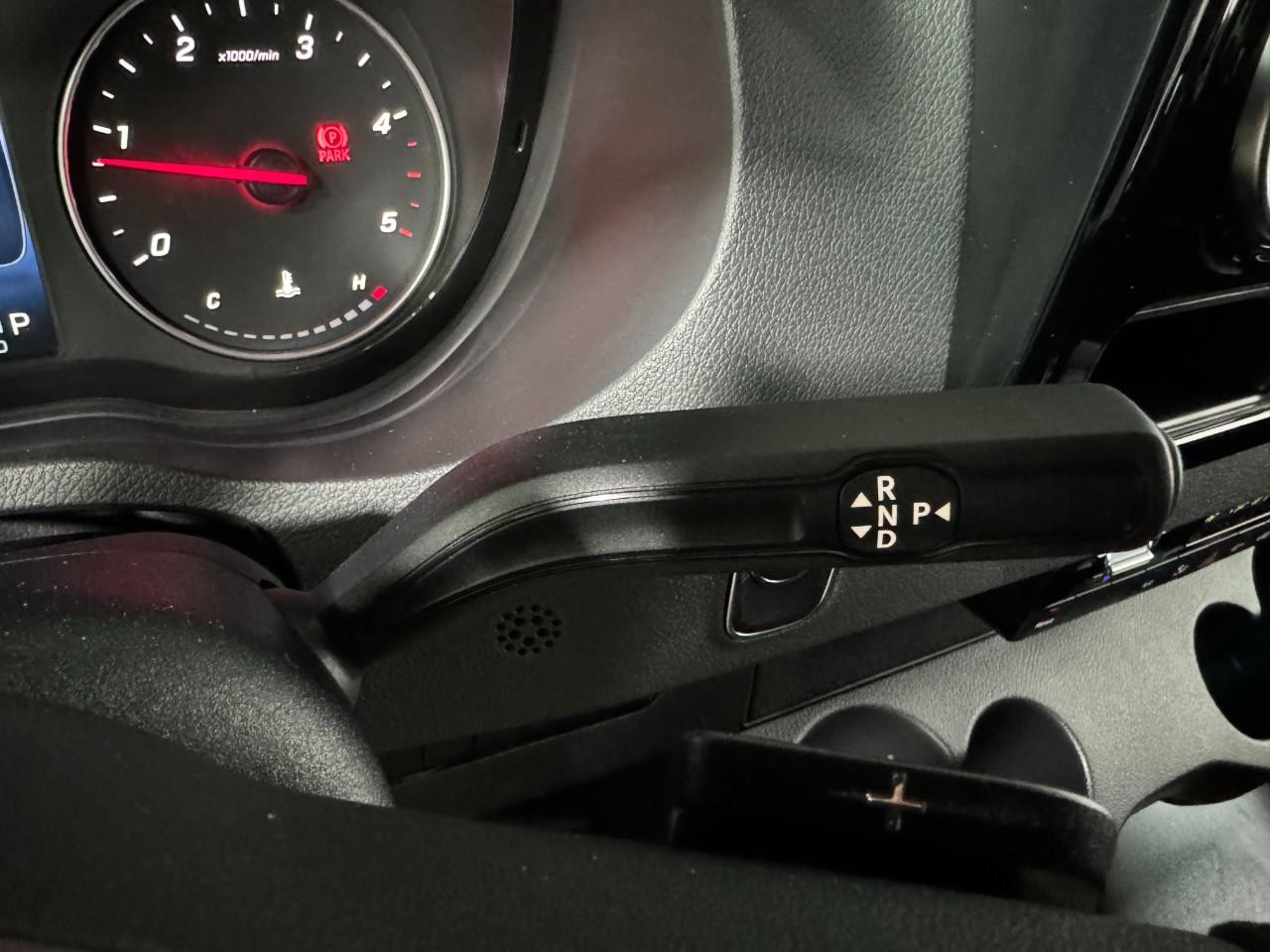 Mercedes-Benz Sprinter Passenger Van Vehicle Full-screen Gallery Image 34