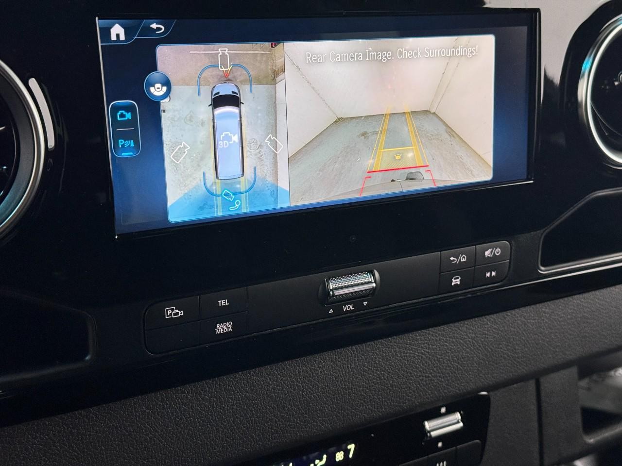 Mercedes-Benz Sprinter Passenger Van Vehicle Full-screen Gallery Image 35