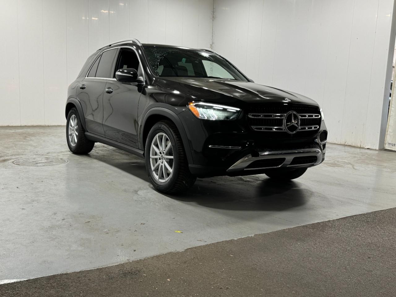 Mercedes-Benz GLE Vehicle Full-screen Gallery Image 6