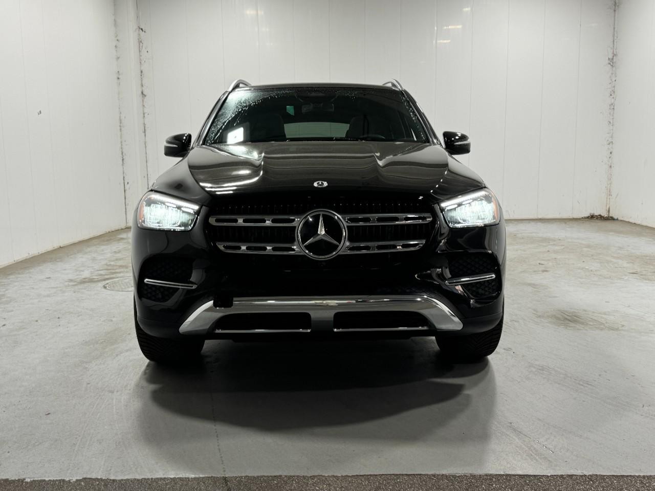 Mercedes-Benz GLE Vehicle Full-screen Gallery Image 7