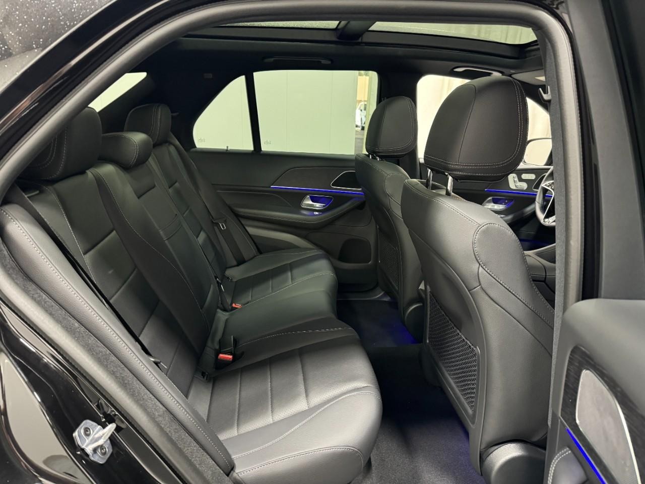 Mercedes-Benz GLE Vehicle Full-screen Gallery Image 10