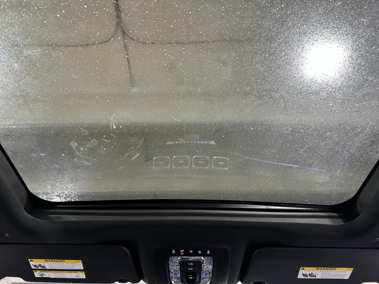 Mercedes-Benz GLE Vehicle Full-screen Gallery Image 11