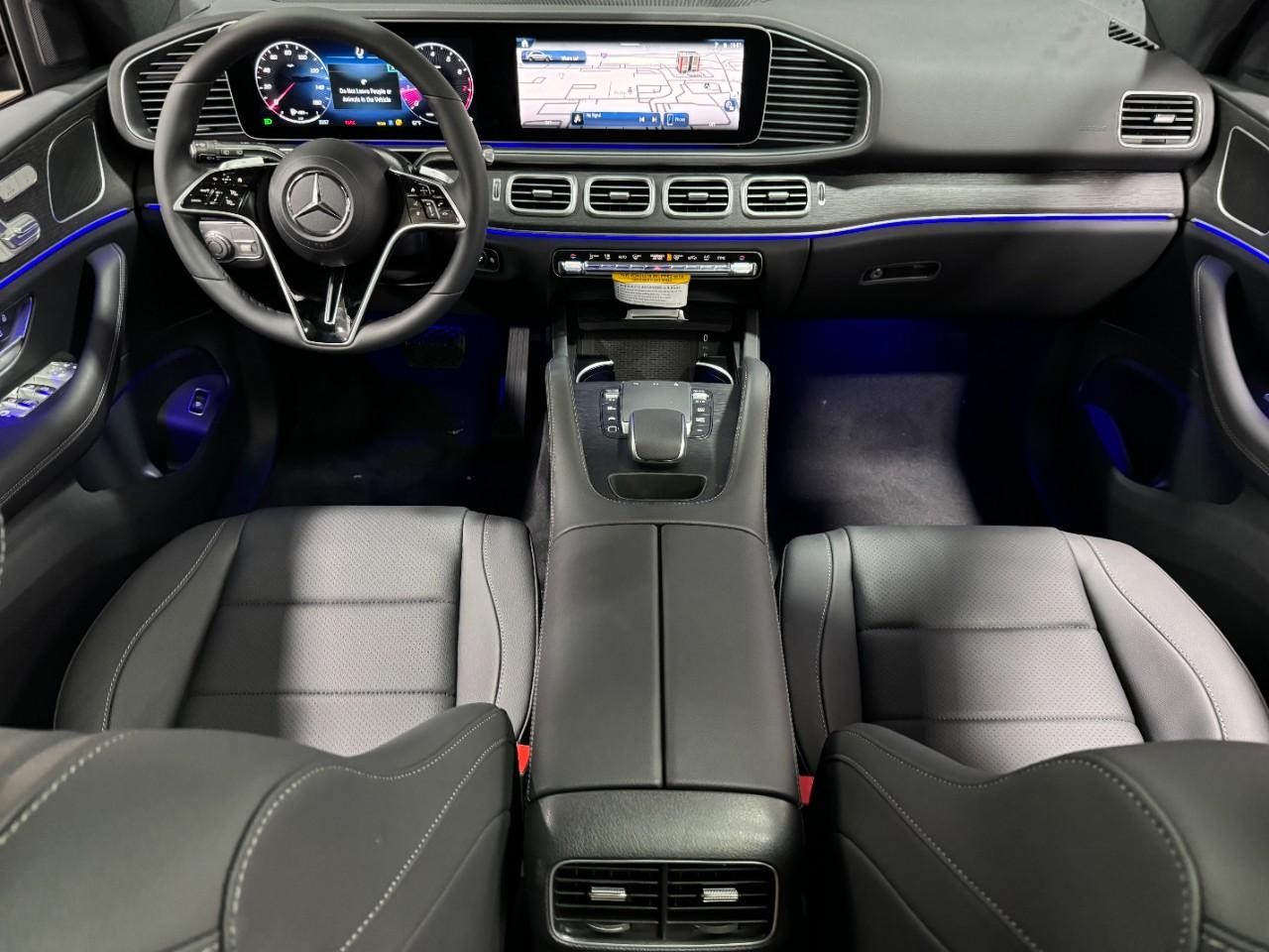 Mercedes-Benz GLE Vehicle Full-screen Gallery Image 12