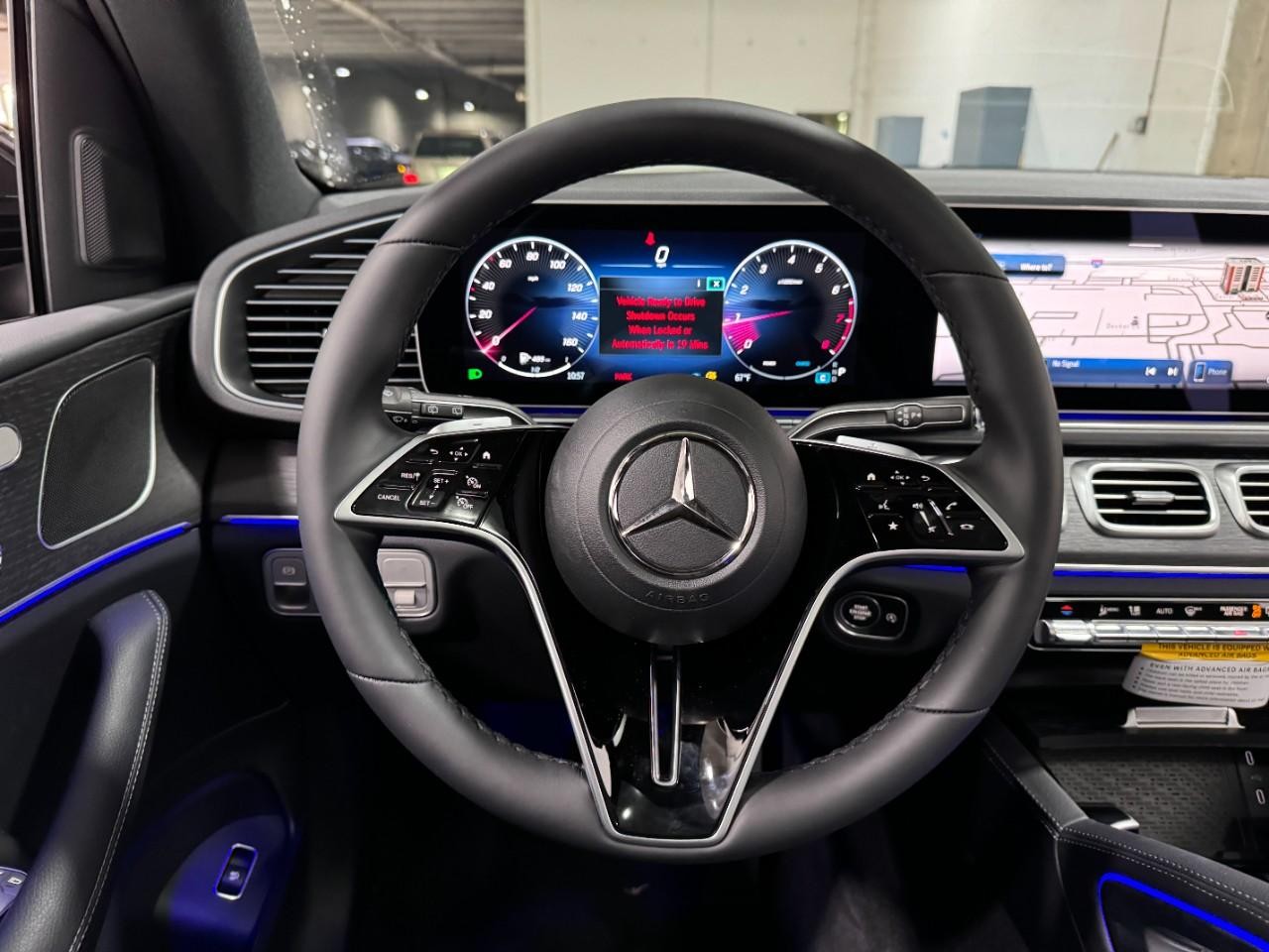 Mercedes-Benz GLE Vehicle Full-screen Gallery Image 13