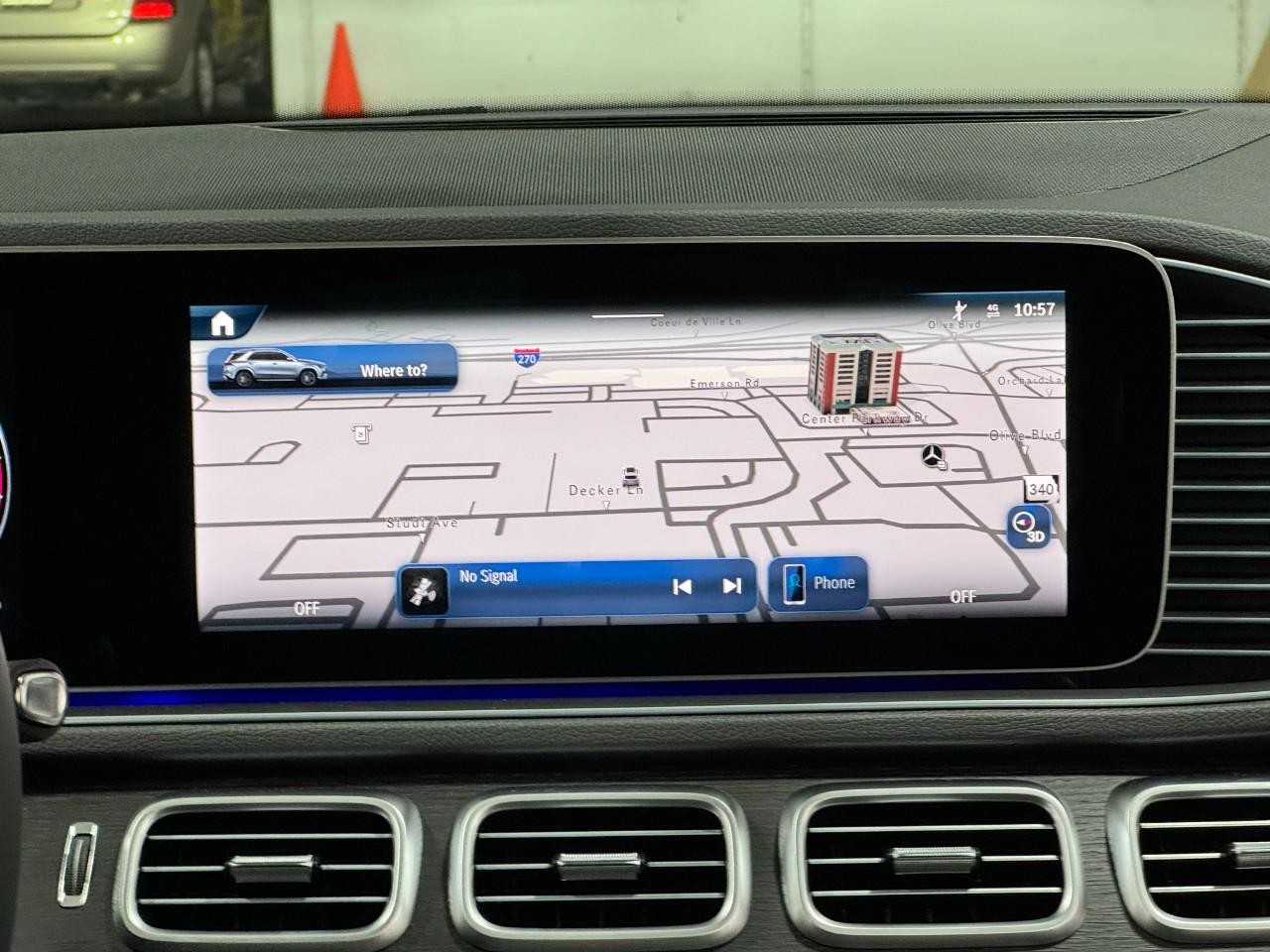 Mercedes-Benz GLE Vehicle Full-screen Gallery Image 14