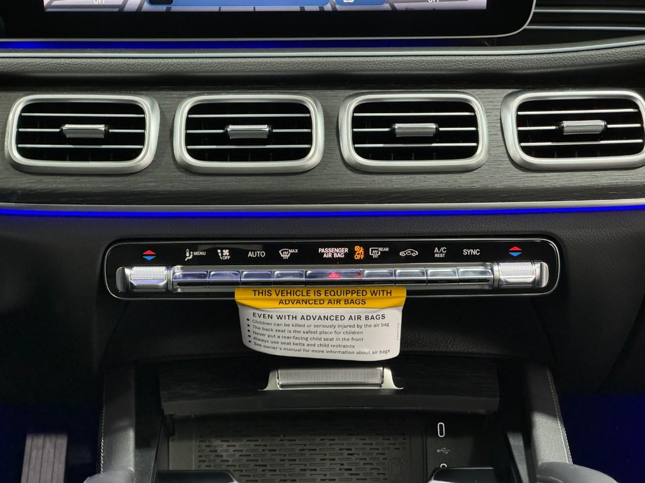 Mercedes-Benz GLE Vehicle Full-screen Gallery Image 15