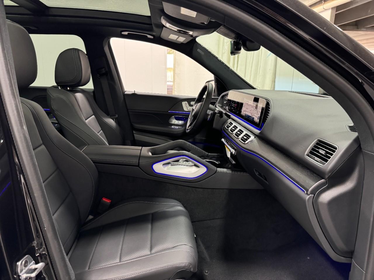 Mercedes-Benz GLE Vehicle Full-screen Gallery Image 18