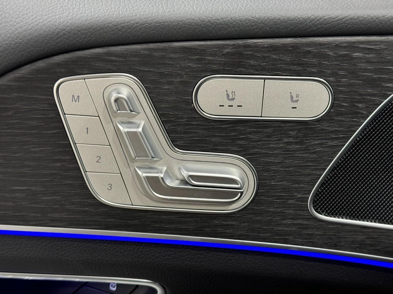 Mercedes-Benz GLE Vehicle Full-screen Gallery Image 24