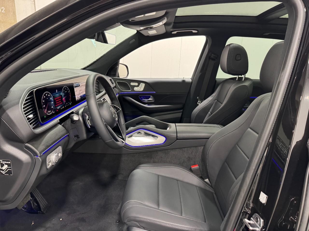 Mercedes-Benz GLE Vehicle Full-screen Gallery Image 28