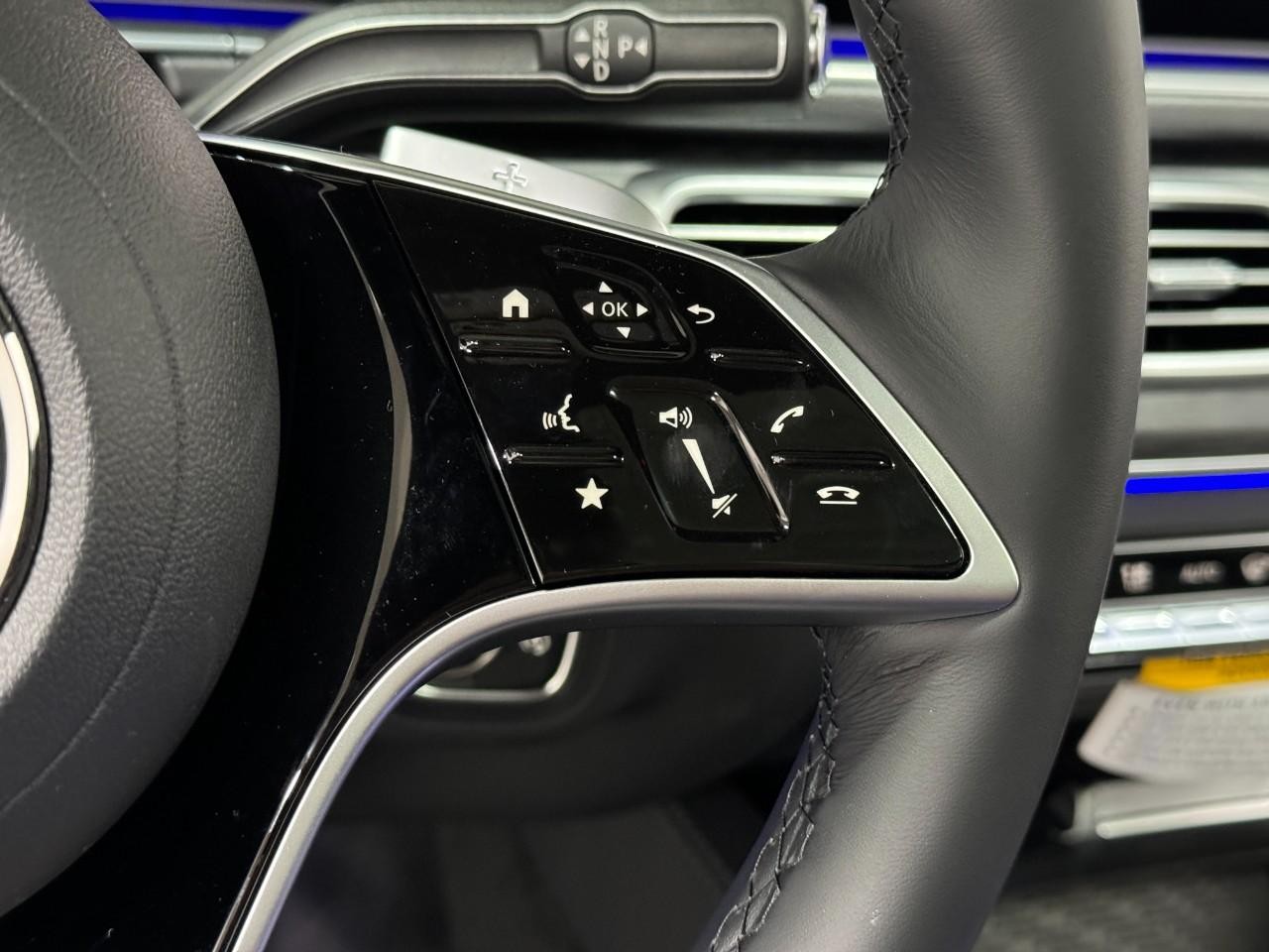 Mercedes-Benz GLE Vehicle Full-screen Gallery Image 33