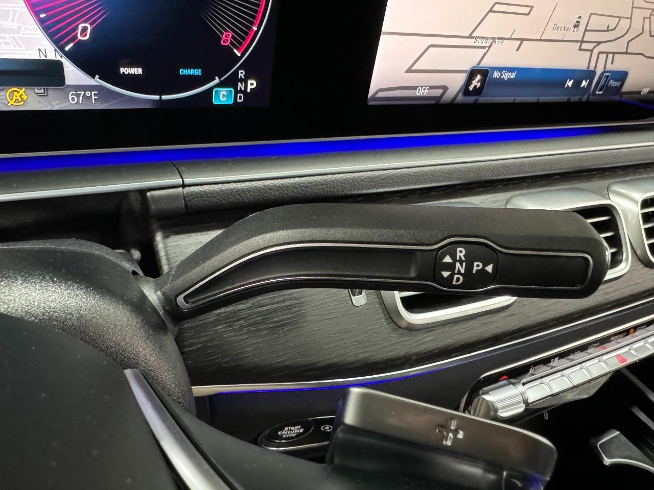 Mercedes-Benz GLE Vehicle Full-screen Gallery Image 35