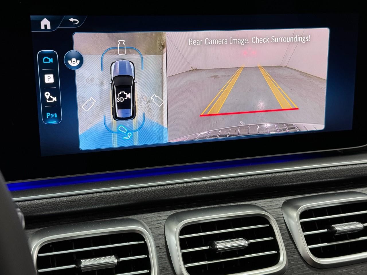 Mercedes-Benz GLE Vehicle Full-screen Gallery Image 36