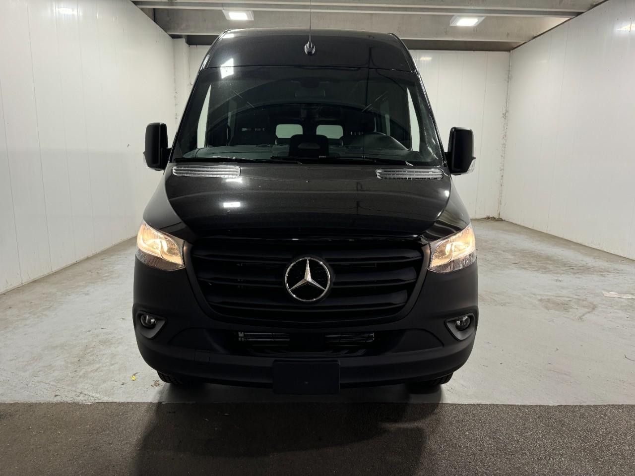 Mercedes-Benz Sprinter Cargo Van Vehicle Full-screen Gallery Image 7