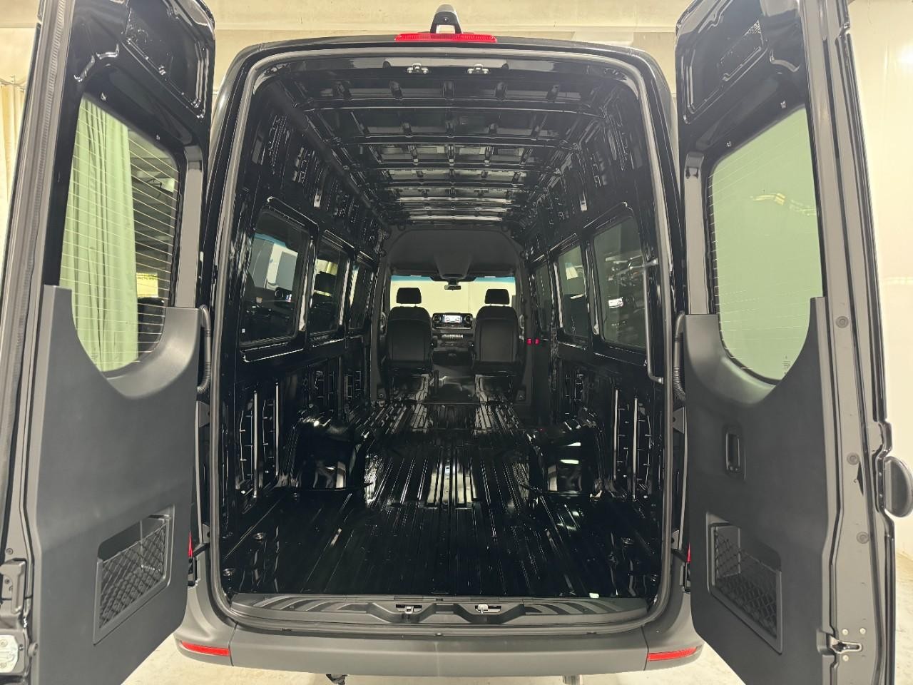 Mercedes-Benz Sprinter Cargo Van Vehicle Full-screen Gallery Image 9