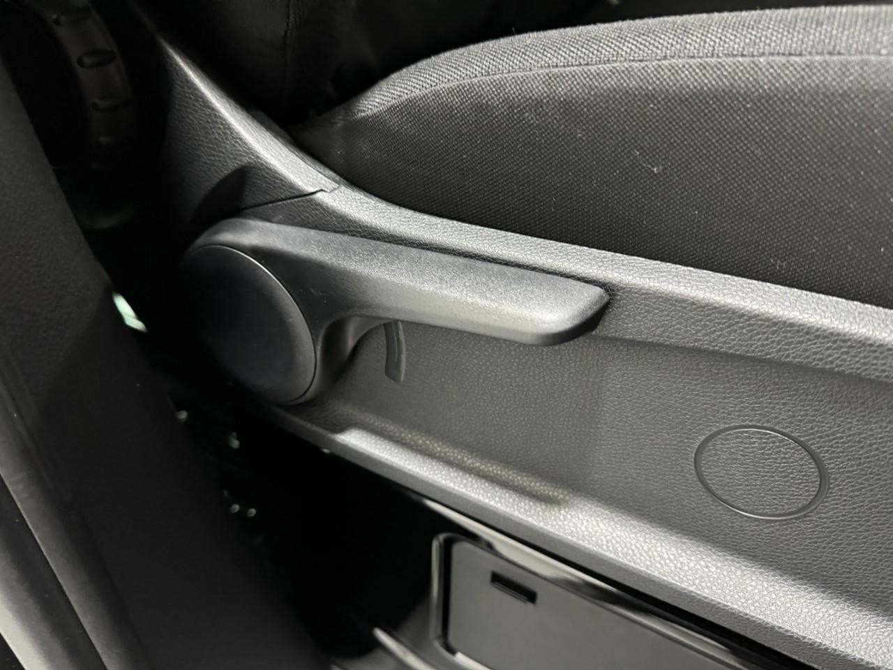 Mercedes-Benz Sprinter Cargo Van Vehicle Full-screen Gallery Image 19