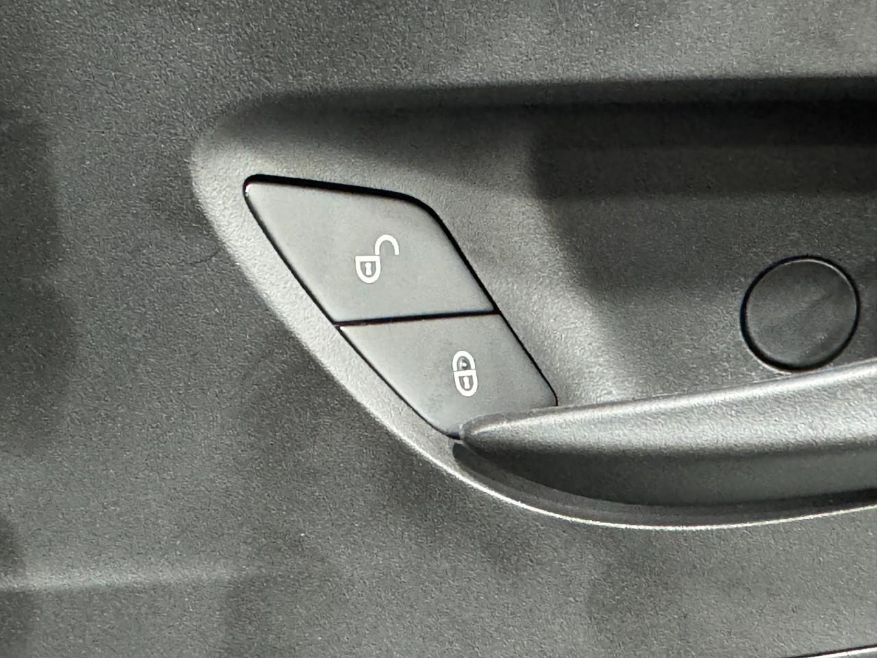 Mercedes-Benz Sprinter Cargo Van Vehicle Full-screen Gallery Image 21