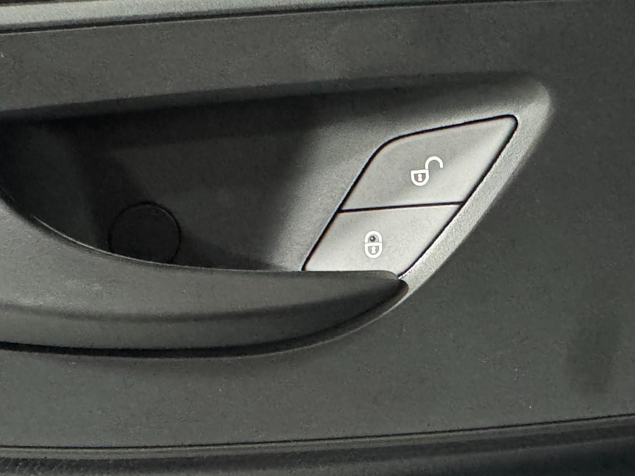 Mercedes-Benz Sprinter Cargo Van Vehicle Full-screen Gallery Image 24