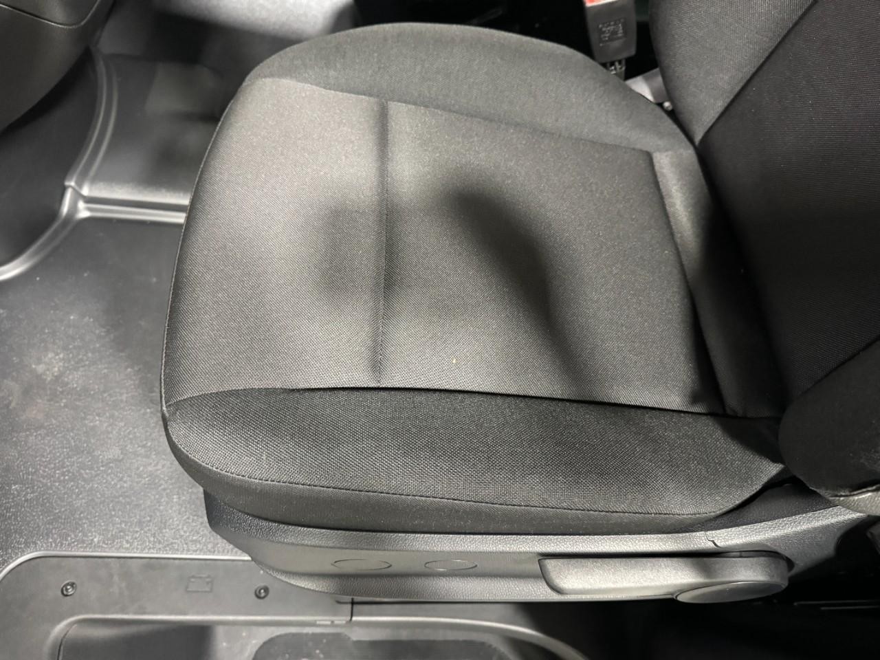 Mercedes-Benz Sprinter Cargo Van Vehicle Full-screen Gallery Image 26