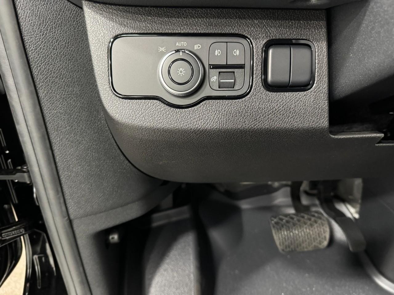 Mercedes-Benz Sprinter Cargo Van Vehicle Full-screen Gallery Image 28