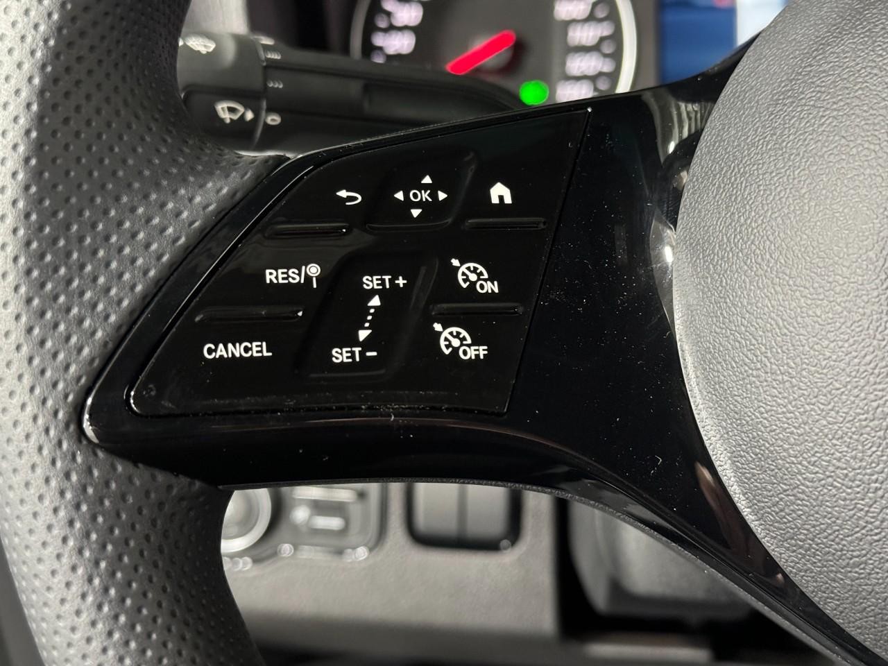 Mercedes-Benz Sprinter Cargo Van Vehicle Full-screen Gallery Image 29