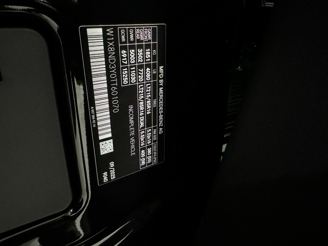 Mercedes-Benz Sprinter Cargo Van Vehicle Full-screen Gallery Image 34