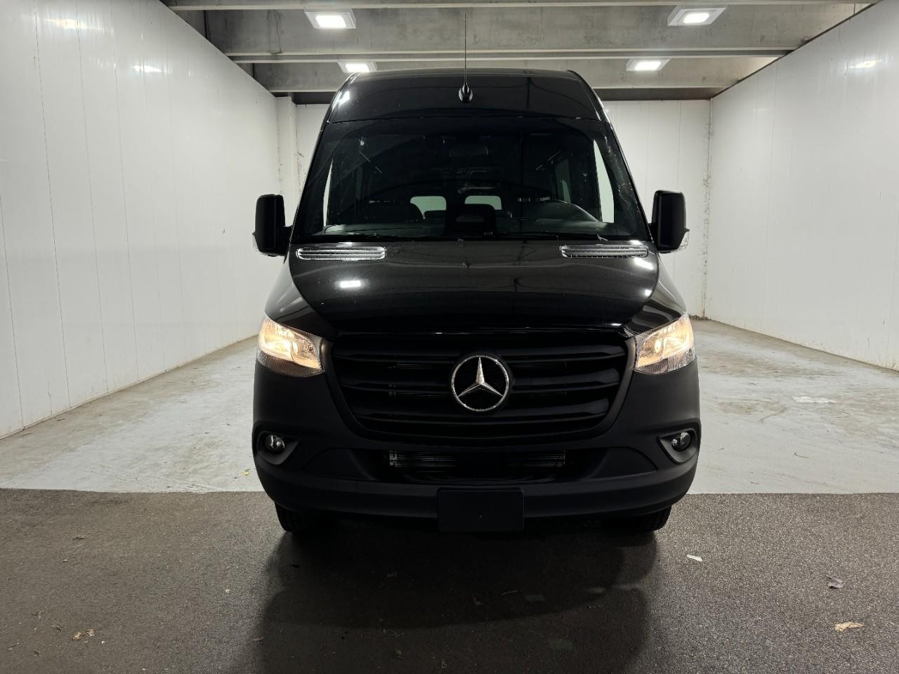 Mercedes-Benz Sprinter Cargo Van Vehicle Full-screen Gallery Image 7