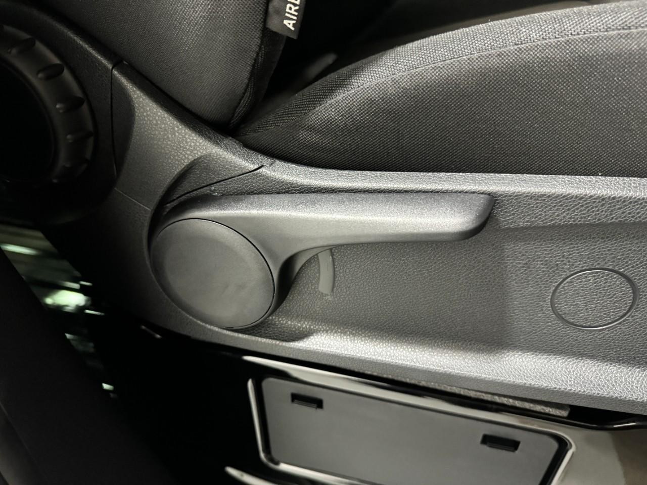 Mercedes-Benz Sprinter Cargo Van Vehicle Full-screen Gallery Image 19