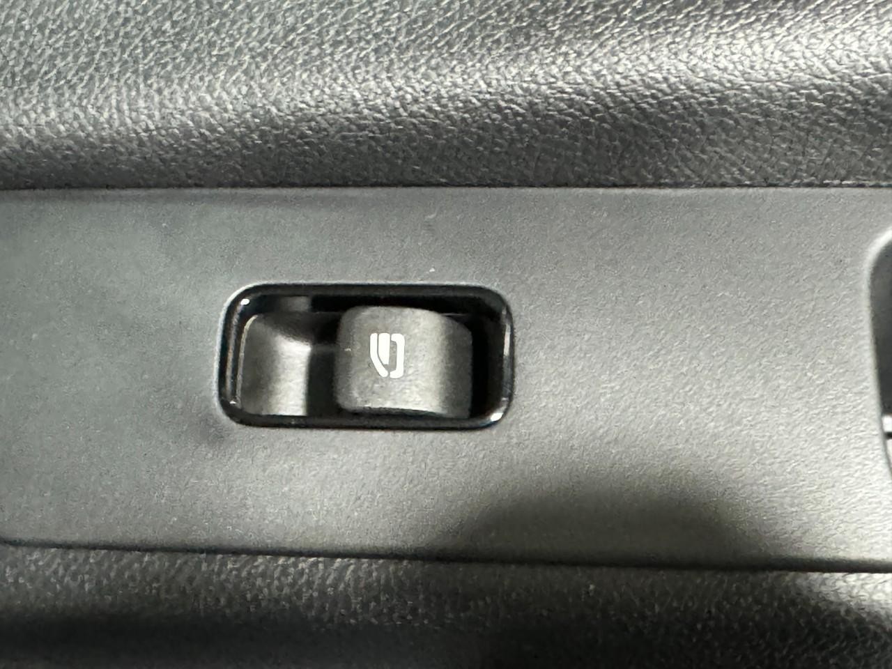 Mercedes-Benz Sprinter Cargo Van Vehicle Full-screen Gallery Image 20