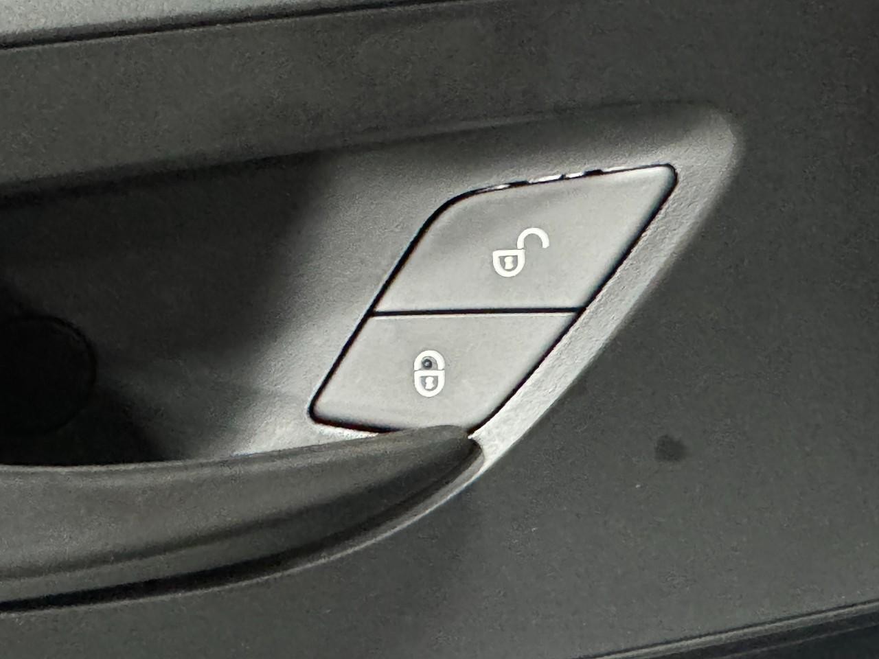 Mercedes-Benz Sprinter Cargo Van Vehicle Full-screen Gallery Image 24