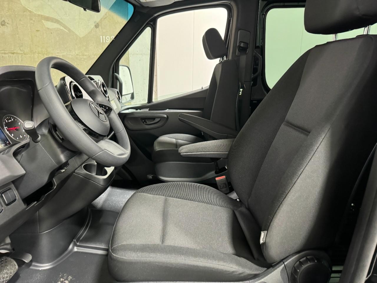 Mercedes-Benz Sprinter Cargo Van Vehicle Full-screen Gallery Image 25