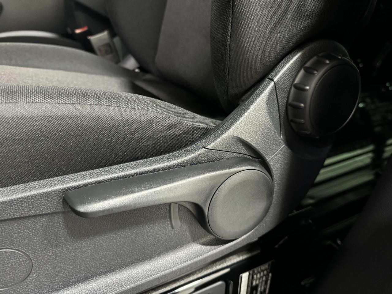 Mercedes-Benz Sprinter Cargo Van Vehicle Full-screen Gallery Image 27