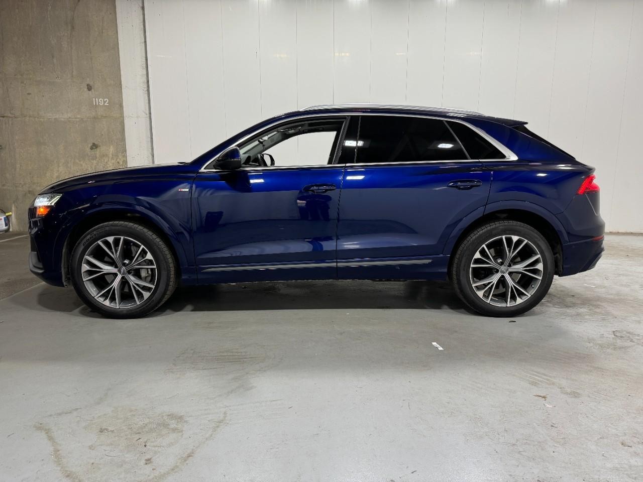Audi Q8 Vehicle Full-screen Gallery Image 02