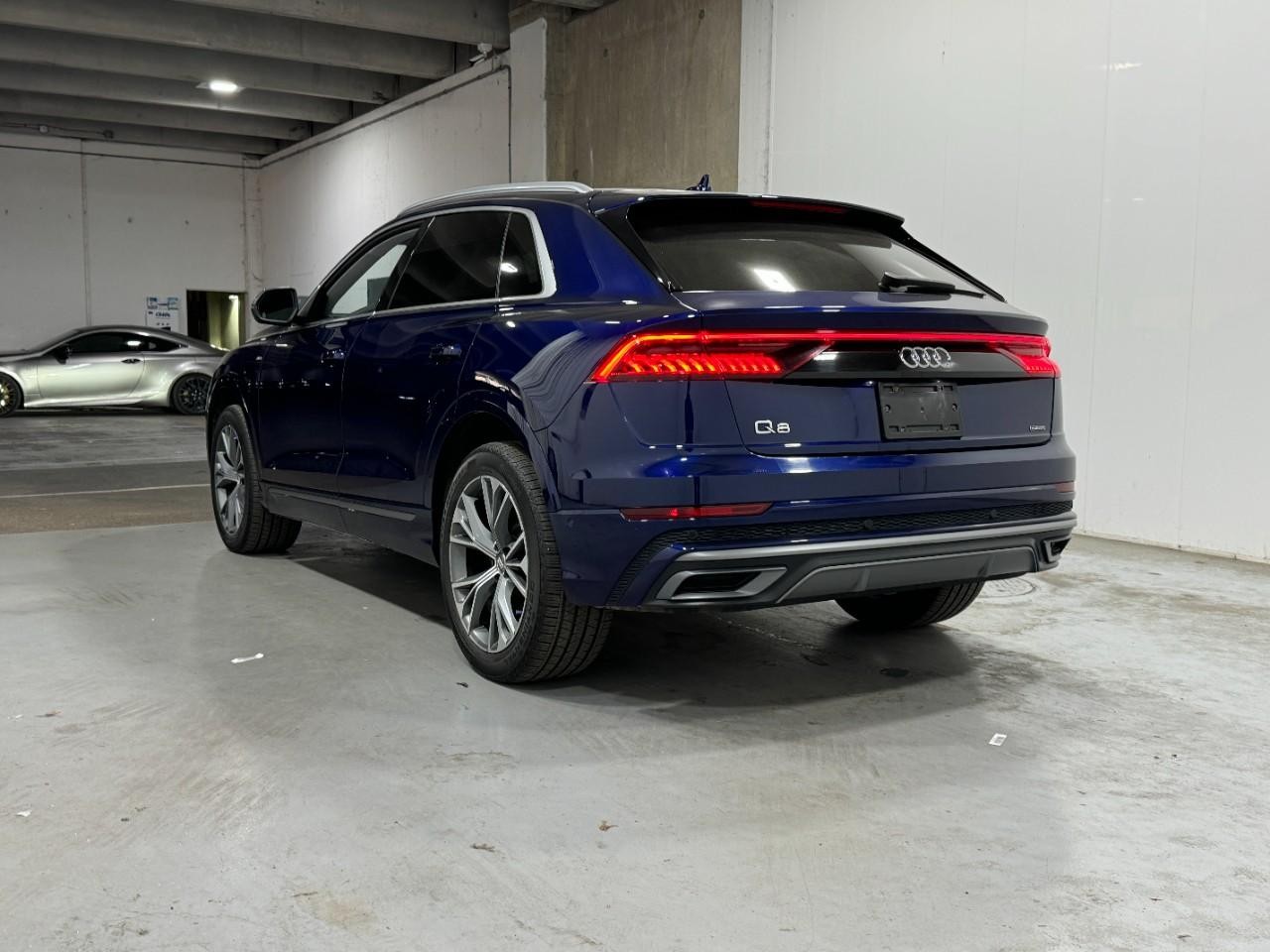 Audi Q8 Vehicle Full-screen Gallery Image 03