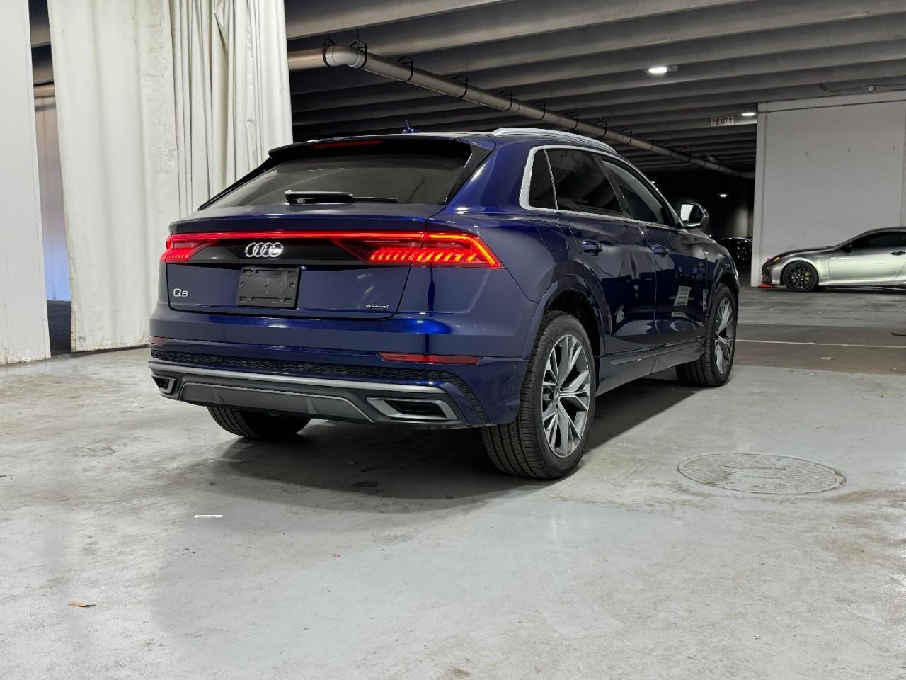 Audi Q8 Vehicle Full-screen Gallery Image 04