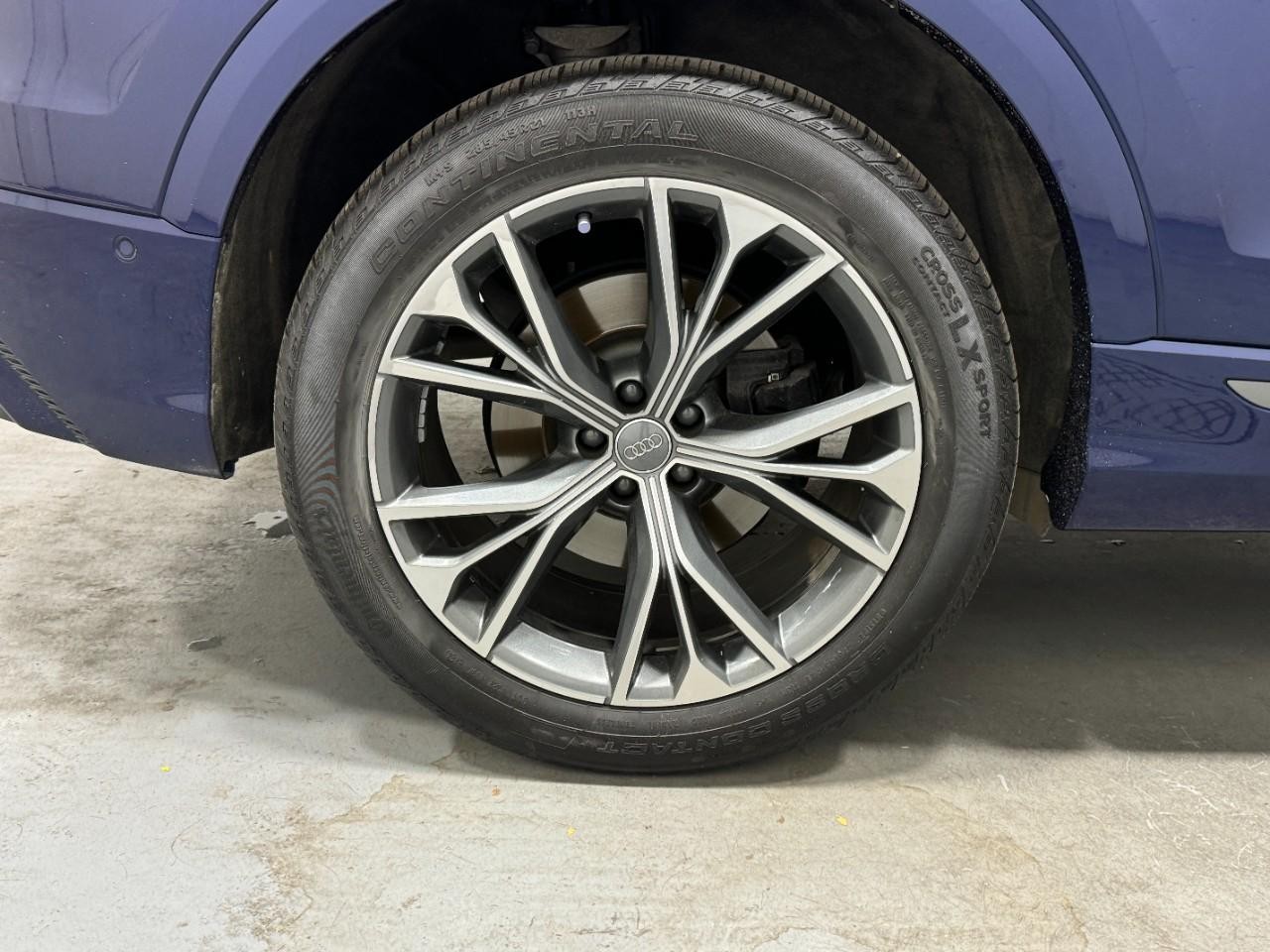 Audi Q8 Vehicle Full-screen Gallery Image 05