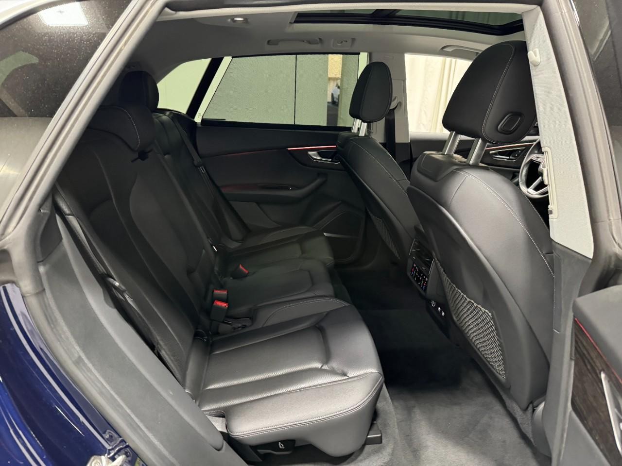 Audi Q8 Vehicle Full-screen Gallery Image 10