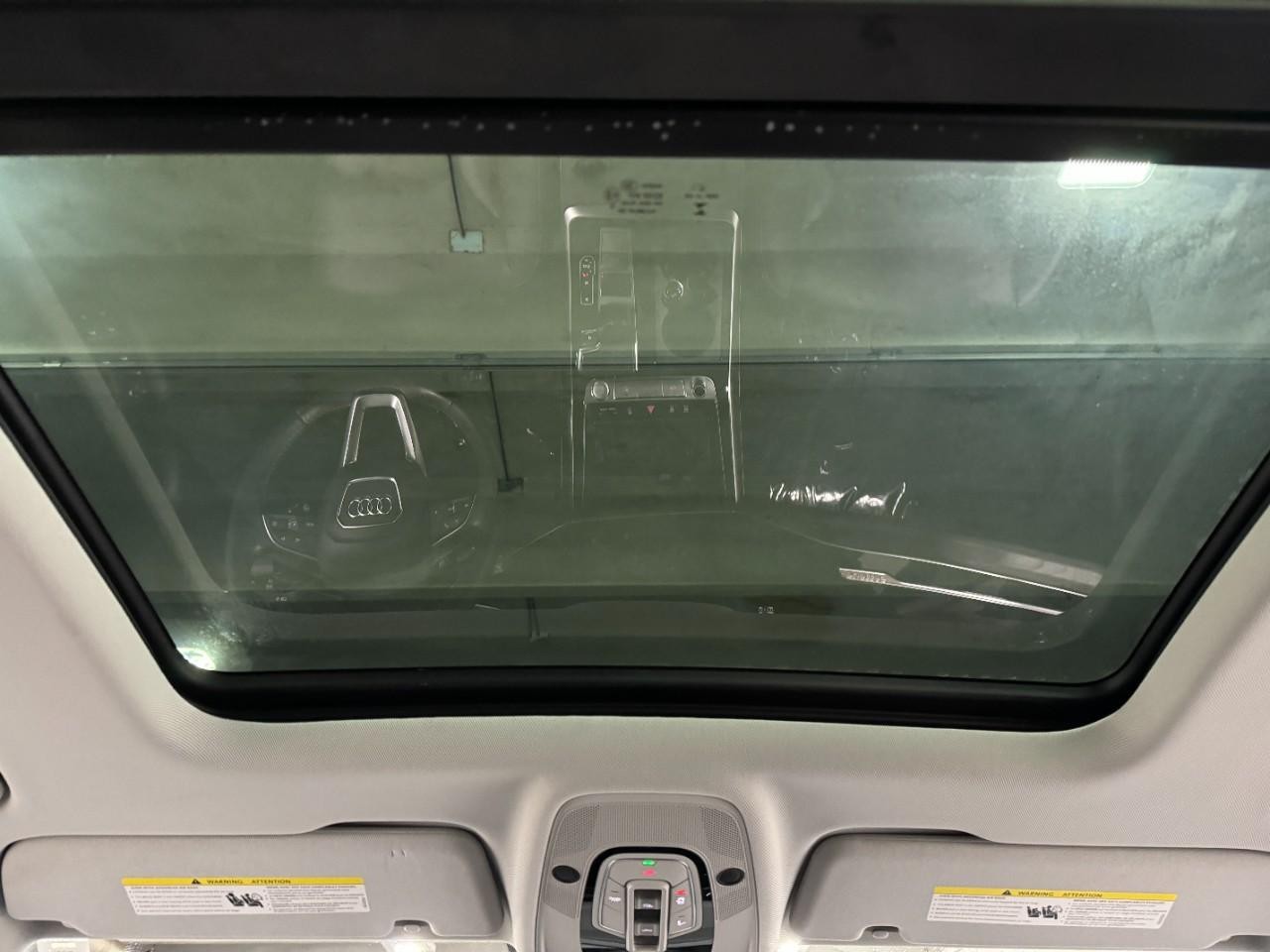 Audi Q8 Vehicle Full-screen Gallery Image 12