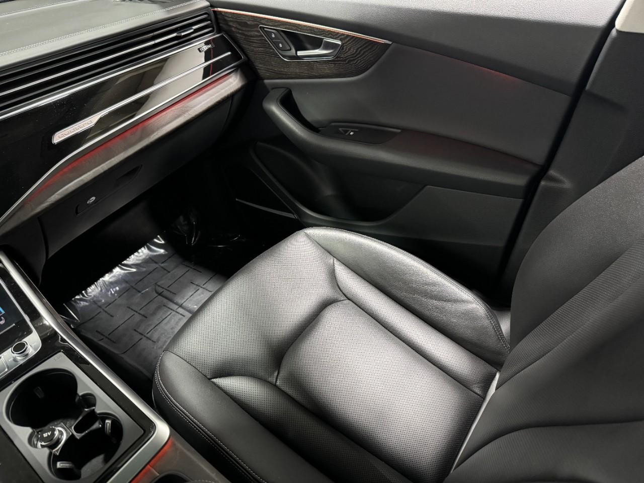 Audi Q8 Vehicle Full-screen Gallery Image 18