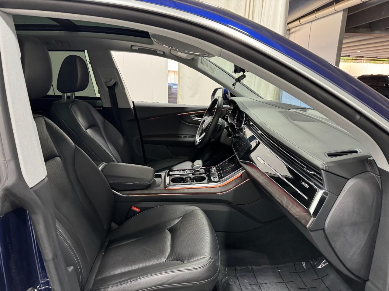 Audi Q8 Vehicle Full-screen Gallery Image 19