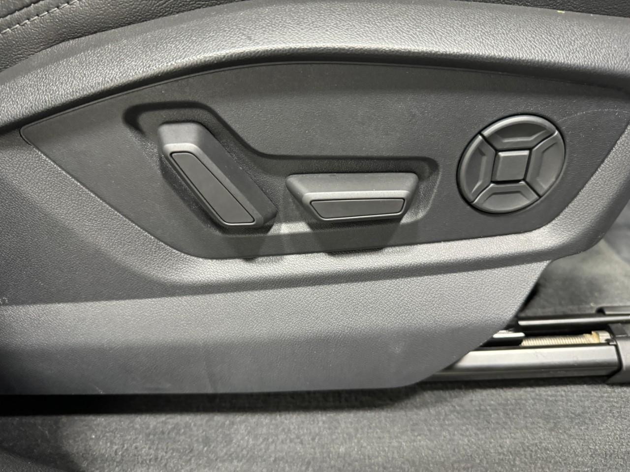 Audi Q8 Vehicle Full-screen Gallery Image 21