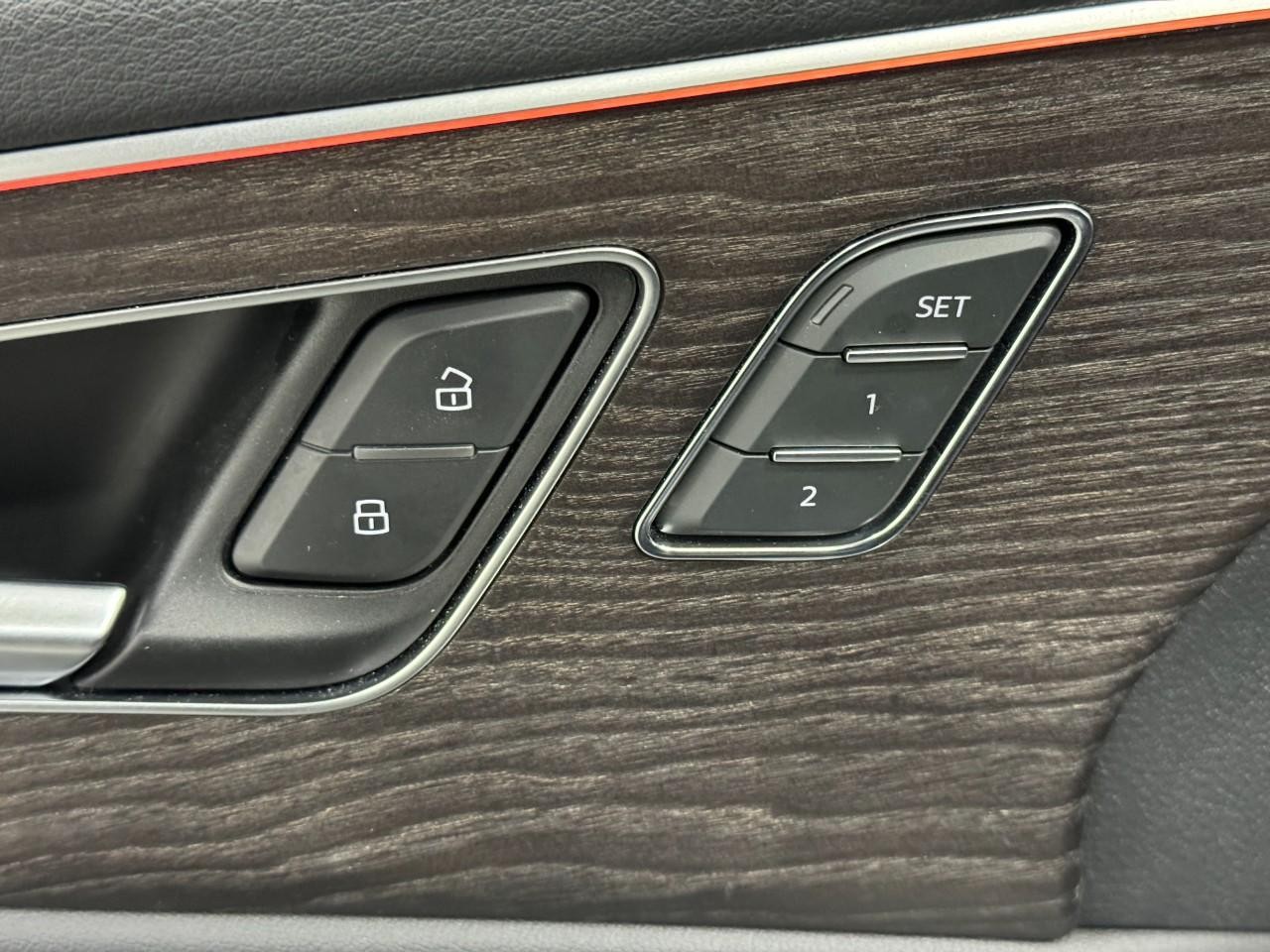 Audi Q8 Vehicle Full-screen Gallery Image 24