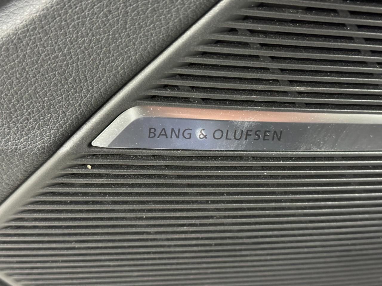 Audi Q8 Vehicle Full-screen Gallery Image 27