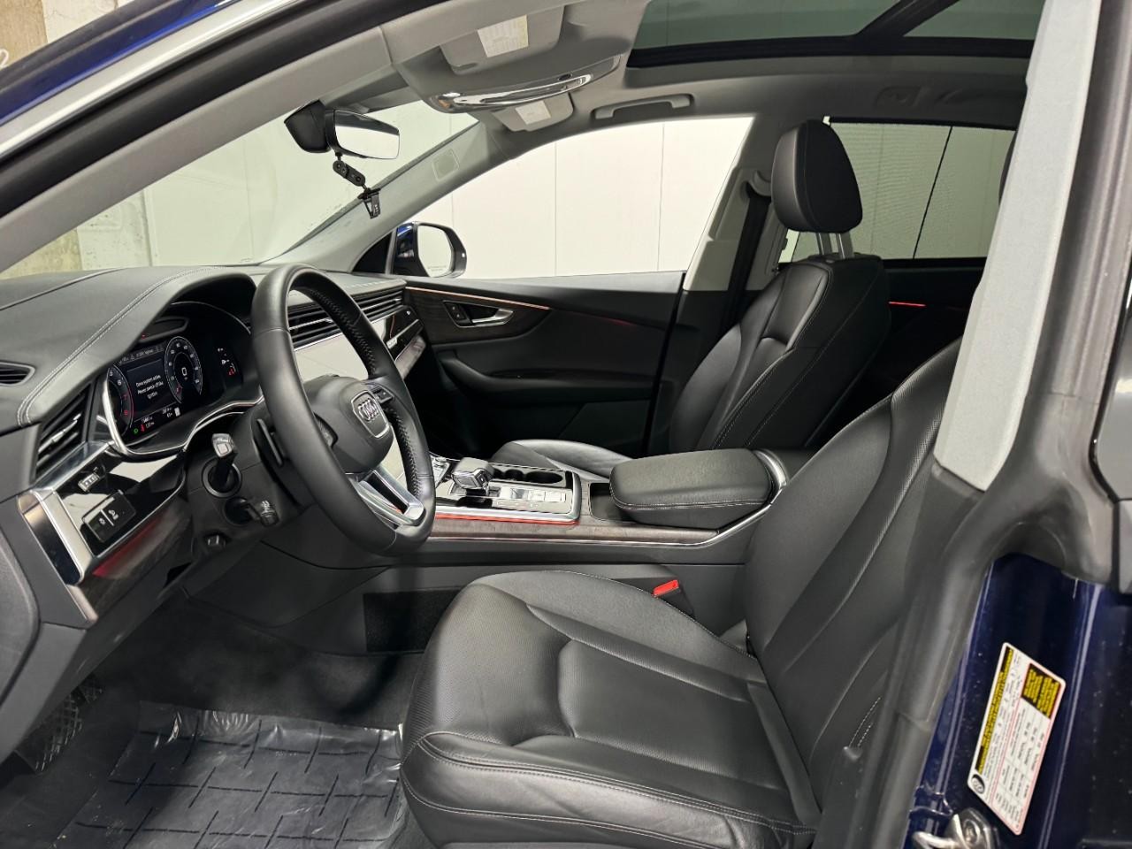 Audi Q8 Vehicle Full-screen Gallery Image 28