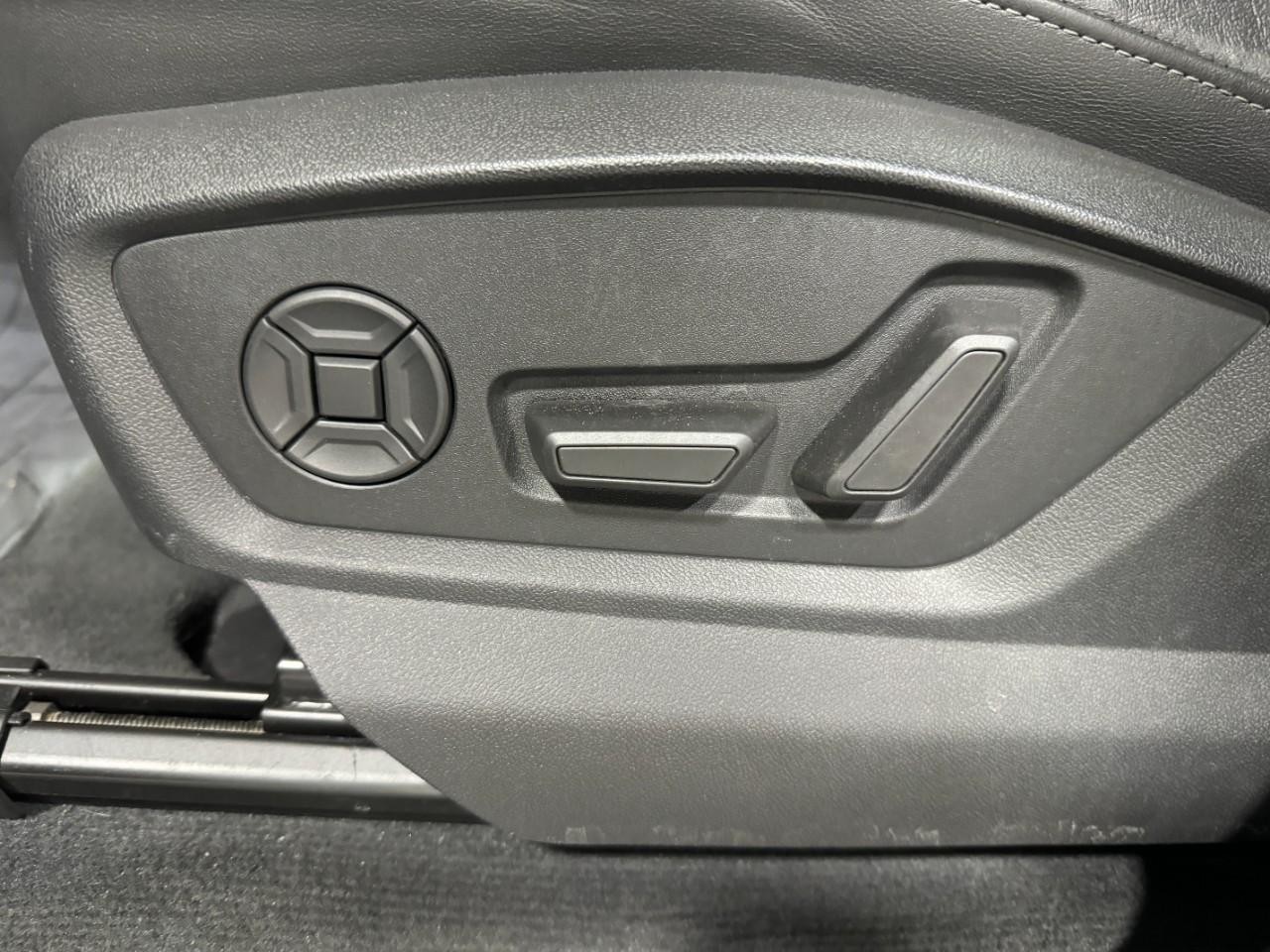 Audi Q8 Vehicle Full-screen Gallery Image 30