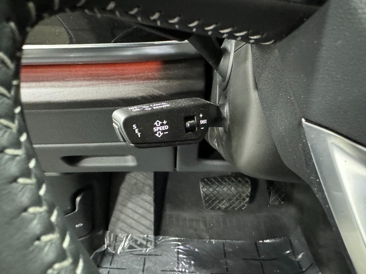 Audi Q8 Vehicle Full-screen Gallery Image 32